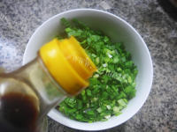 美味的韭菜鱿鱼馅馄饨做法图解6)