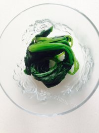 美味的菠菜鱼泥做法图解4)