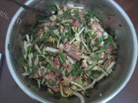 色香味俱全的韭菜肉饺子做法图解5)