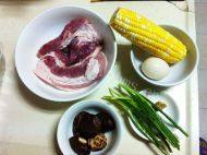 家常玉米冬菇鲜肉云吞做法图解1)