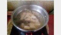 营养丰富的泥鳅豆腐汤做法图解6)