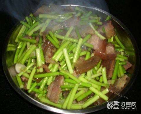 蒜台炒腊肉