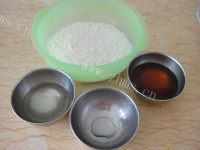 美味的松仁细沙月饼做法图解1)