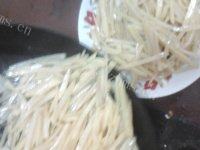 常吃不腻的炒土豆丝做法图解12)