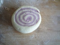 香甜豆沙馅紫薯螺旋馒头的做法图解十一
