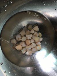 干贝萝卜嫩鸡饭做法图解3)