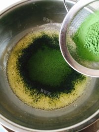 自制抹茶冰激凌做法图解6)