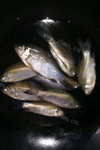好吃的豆腐鲫鱼汤做法图解4)