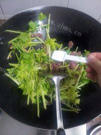 「懒人版」芹菜炒牛肉做法图解7)