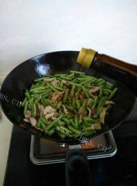 家常菜长豆角炒肉做法图解10)