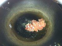 家常菜白菜梗炒肉做法图解3)