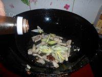 「家有大厨」芹菜炒肉做法图解9)