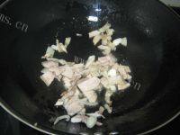 味道好的圆白菜炒肉做法图解3)