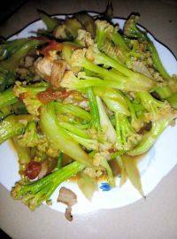 营养丰富的肉炒菜花