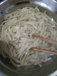 家庭版西红柿鸡蛋面做法图解2)