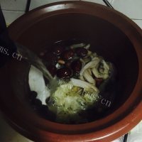 花生红枣猪肚汤的做法图解七