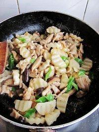 家常菜香菇山药炒肉片