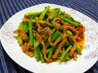 家常菜蒜苔炒肉丝