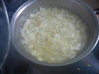 美味的莲子百合雪耳糖水做法图解5)