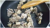 美味秘制红烧孜然羊排做法图解6)