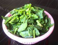 自制素炒菠菜做法图解1)