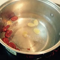 美味的萝卜鸡汤做法图解4)