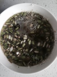 美味的葱油饼做法图解2)