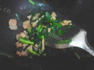 美味的韭菜炒肉片做法图解6)