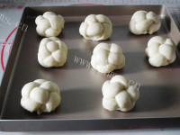 漂亮美食绣球小餐包做法图解19)