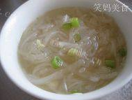 美味的萝卜粉丝汤做法图解9)