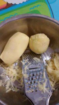 简单易学土豆鸡蛋饼做法图解1)
