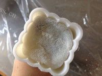 可口的榴莲冰皮月饼做法图解15)
