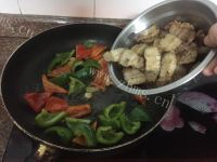 家常菜双椒炒肉做法图解12)