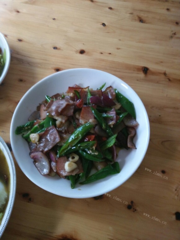 美味的蒜苗炒腊肉