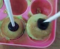 快手巧克力棒棒糖蛋糕做法图解14)