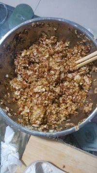酥嫩猪肉白菜水饺做法图解1)