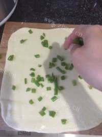 自制葱花饼做法图解2)