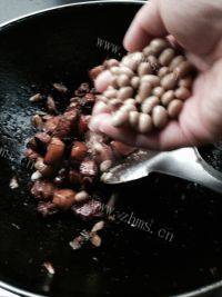 家常菜黄豆红烧肉做法图解10)