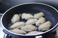 美味的啤酒酱香鸡翅做法图解4)