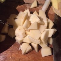 色味俱佳的红烧土豆做法图解1)