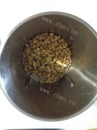 美味的核桃豆浆做法图解4)