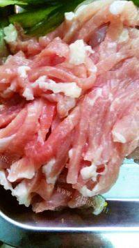 家常菜黄瓜片炒肉做法图解2)