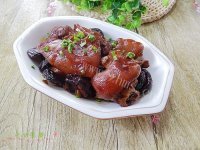 喷香红枣香菇焖猪蹄做法图解11)