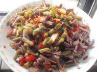 家常菜酸豆角炒鸭胗