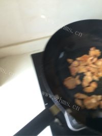 珍馐美味的青椒炒肉做法图解3)