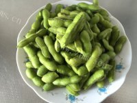 下酒菜盐水毛豆做法图解2)