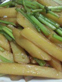 家常菜芹菜炒土豆