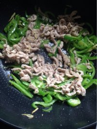 芳香四溢的青椒肉丝做法图解5)