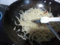 鲜美可口的酸辣土豆丝做法图解7)