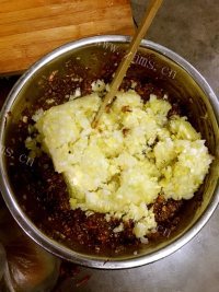 自制白菜饺子做法图解4)